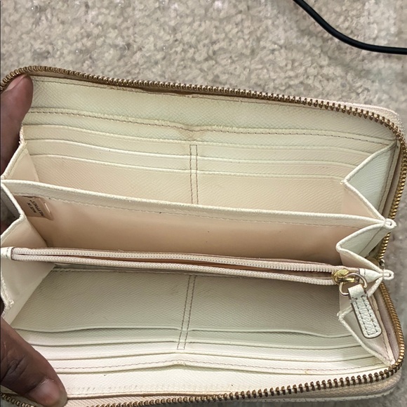 Coach Tan and Cream Signature Wallet - Picture 4 of 8
